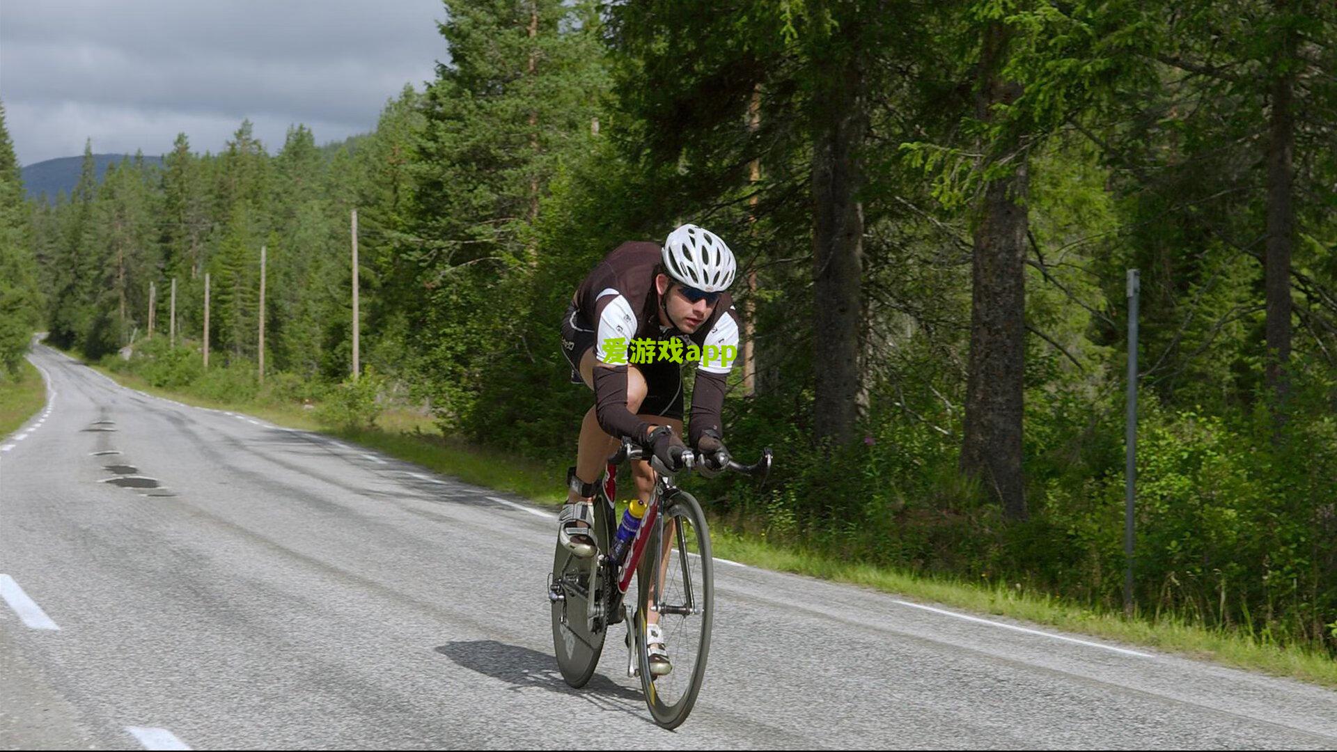 意甲战报，波雷利双响点燃撒丁岛，卡利亚里三度落后3-3绝平热那亚